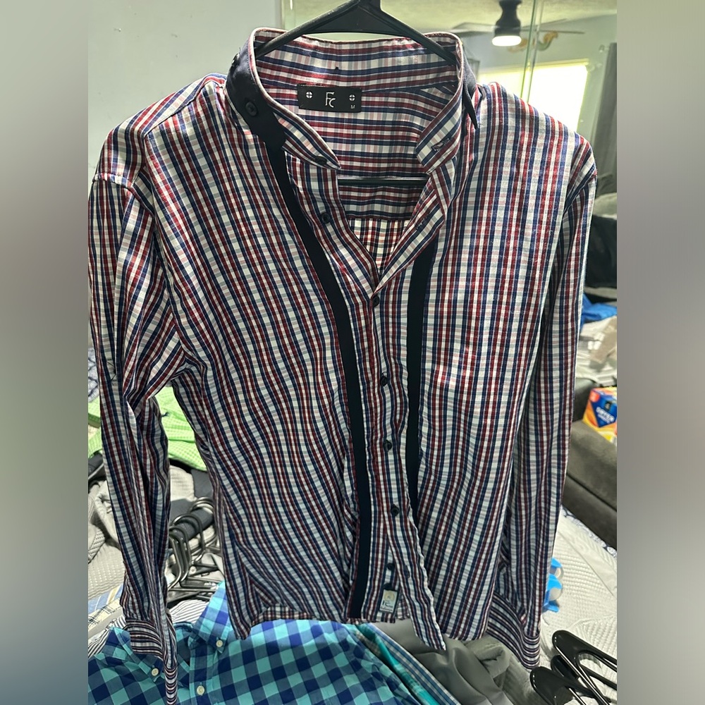Like New button up dress shirt. Size Medium. Men’s